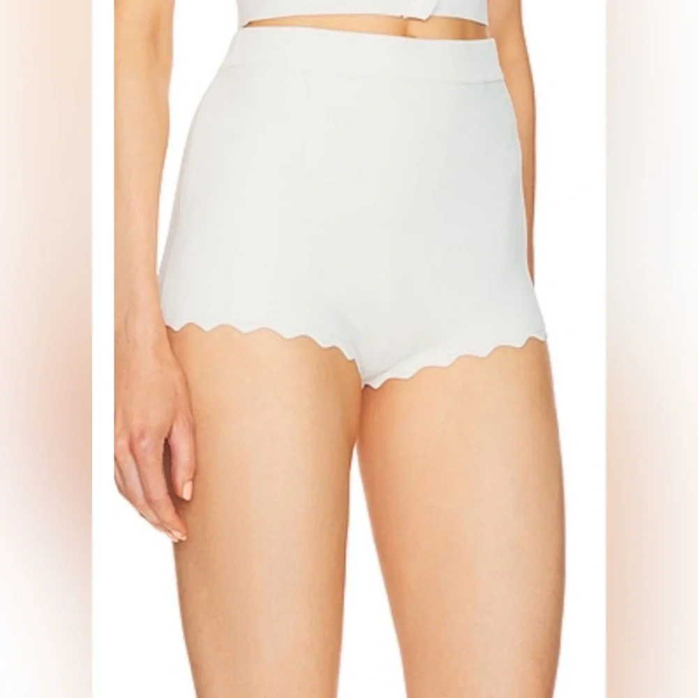 Helsa Elvira Shorts in Cream - Picture 2 of 14